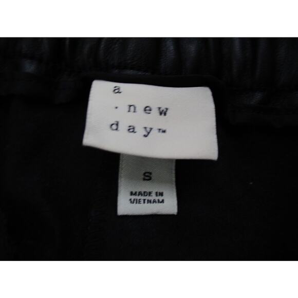 A New Day Faux Leather Pants Womens Small 28x27 Vegan Stretch High Waist Baggy - Picture 9 of 12